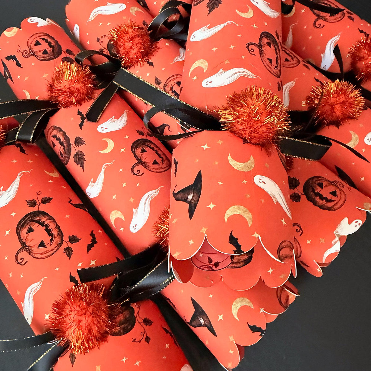 Information card listing what is inside each Halloween cracker: a novelty gift, a paper hat, an extra toy, a joke and a snap